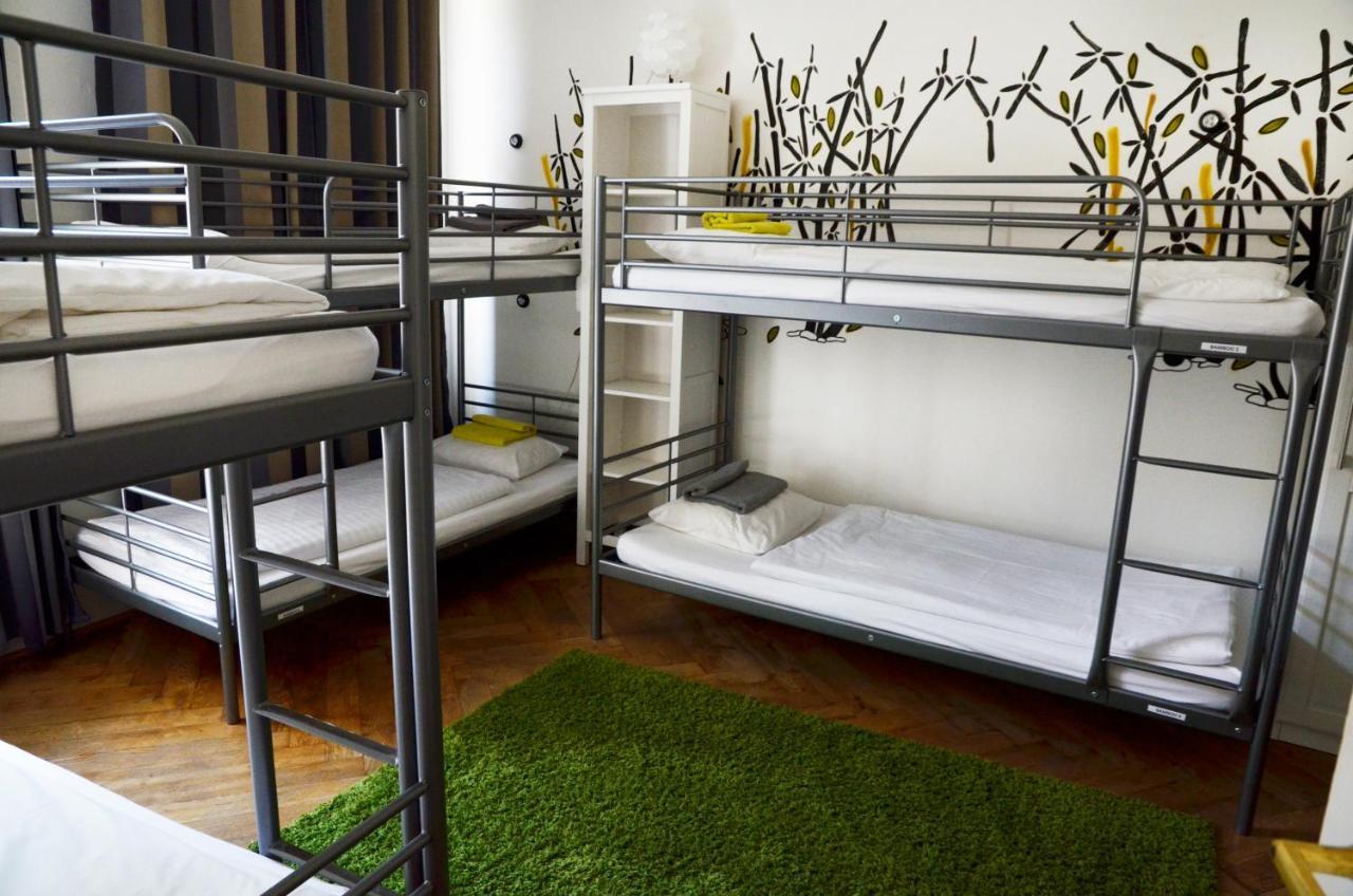 The Republic Garden Hostel Πράγα Εξωτερικό φωτογραφία