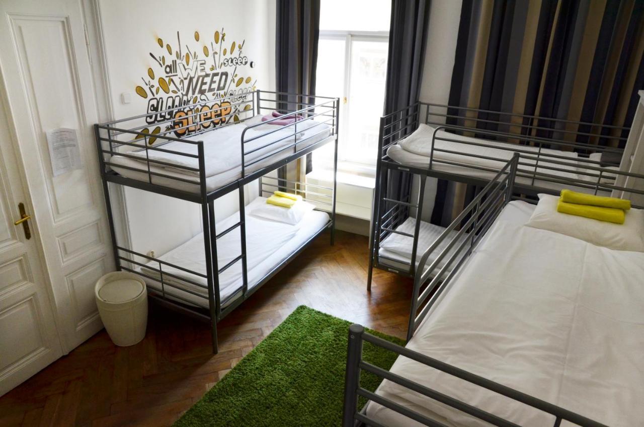 The Republic Garden Hostel Πράγα Εξωτερικό φωτογραφία