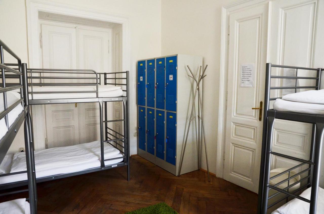 The Republic Garden Hostel Πράγα Εξωτερικό φωτογραφία