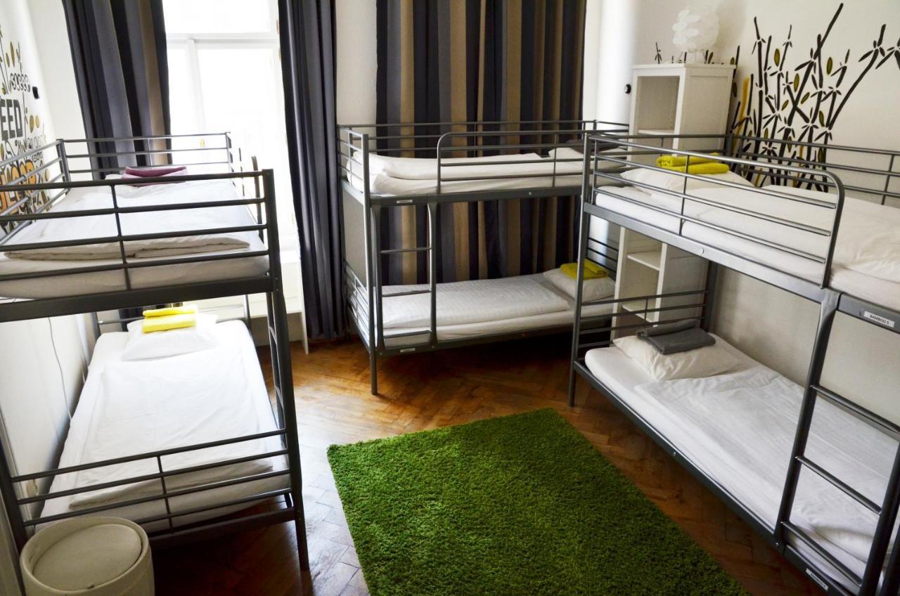 The Republic Garden Hostel Πράγα Εξωτερικό φωτογραφία