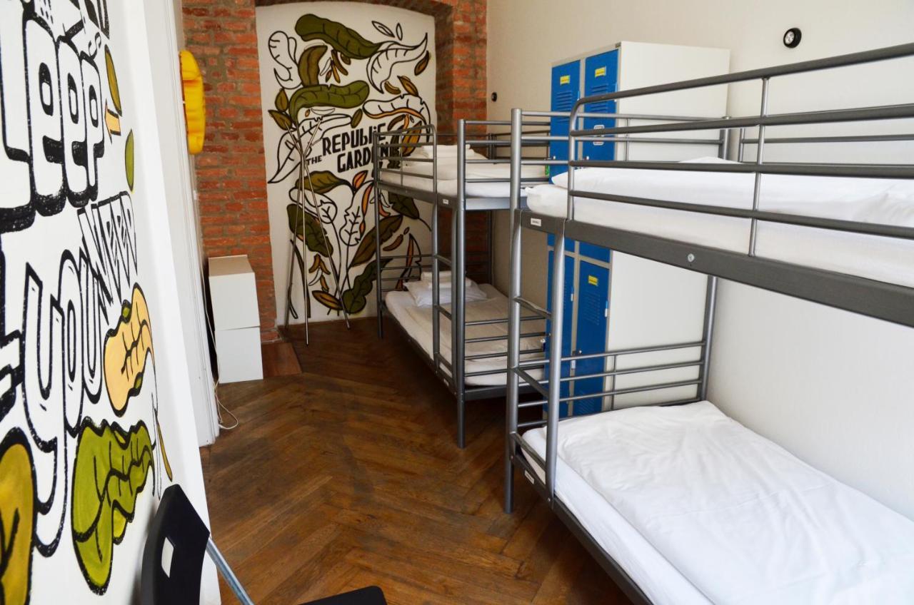 The Republic Garden Hostel Πράγα Εξωτερικό φωτογραφία