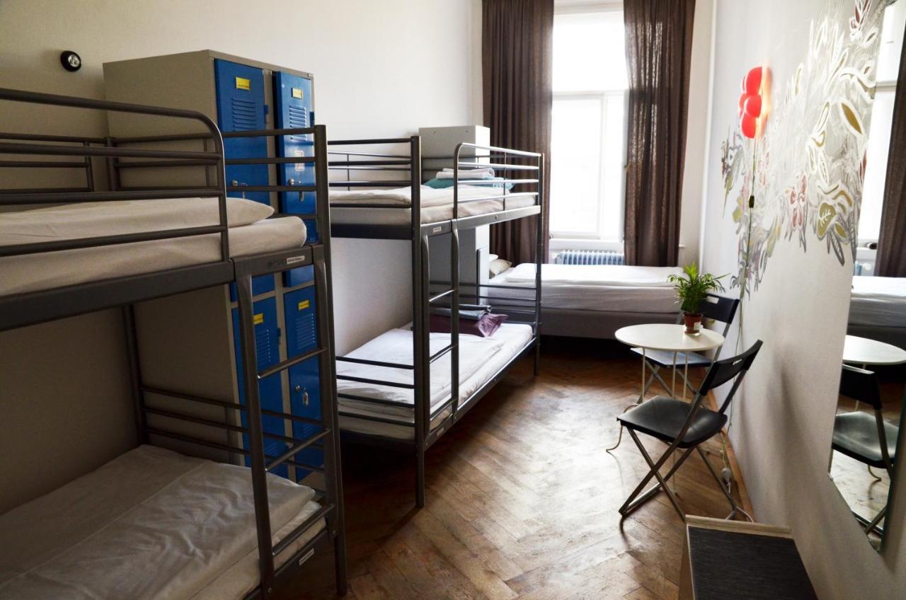 The Republic Garden Hostel Πράγα Εξωτερικό φωτογραφία