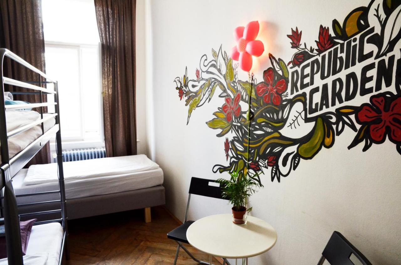 The Republic Garden Hostel Πράγα Εξωτερικό φωτογραφία