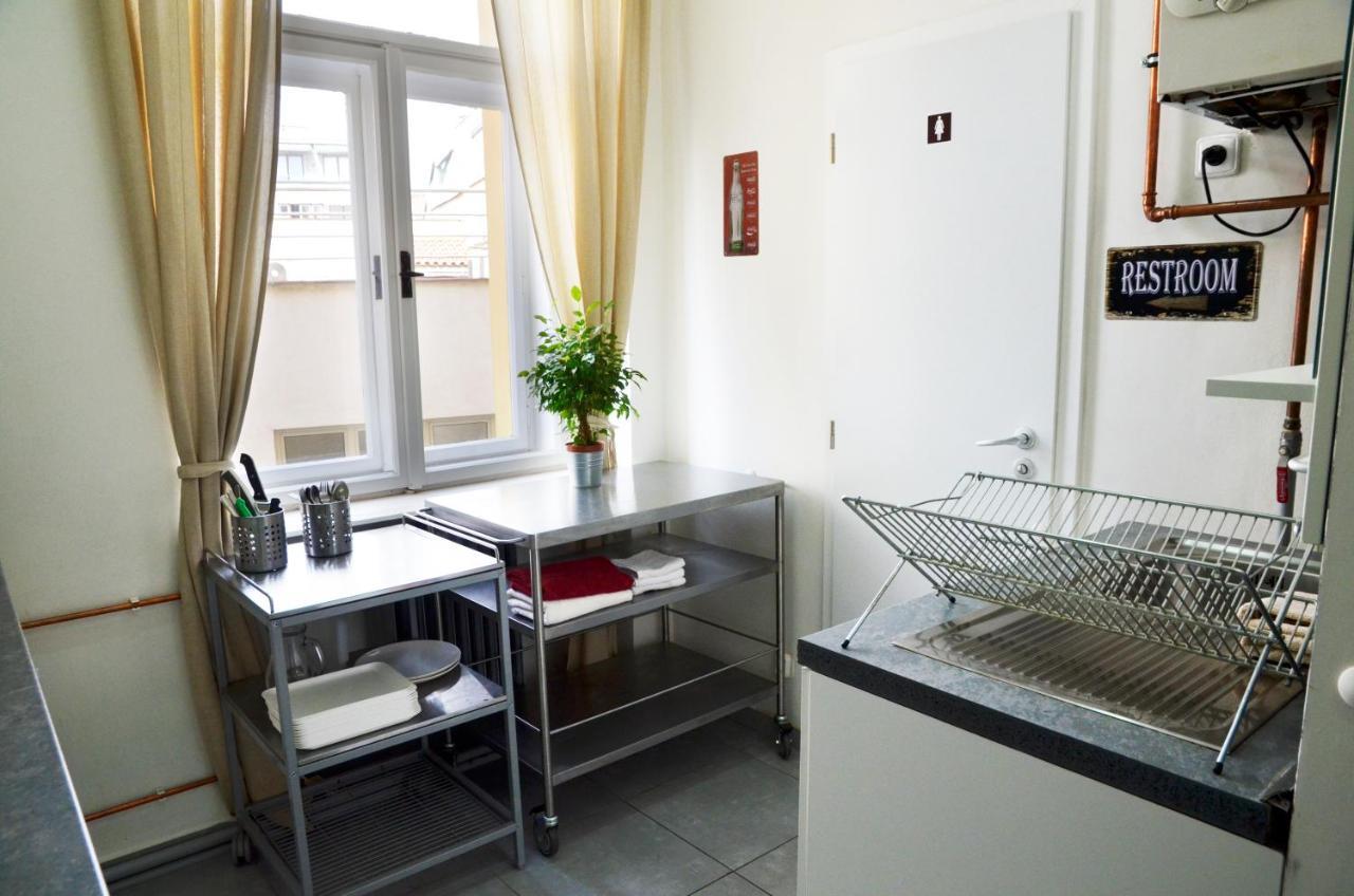 The Republic Garden Hostel Πράγα Εξωτερικό φωτογραφία