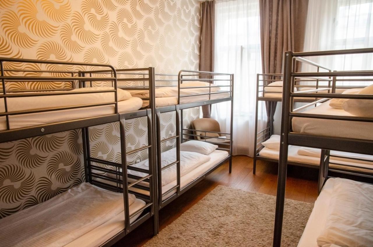 The Republic Garden Hostel Πράγα Εξωτερικό φωτογραφία